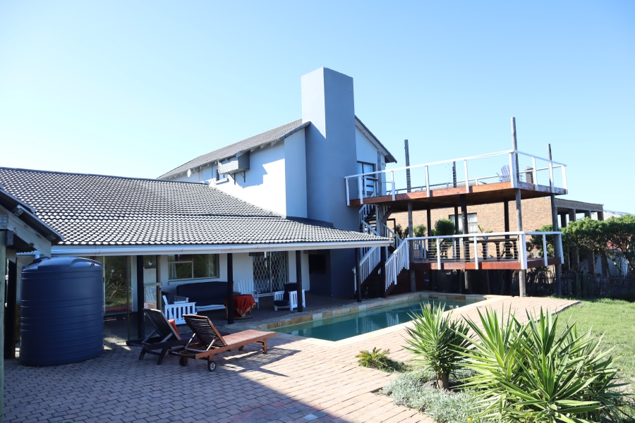 5 Bedroom Property for Sale in Paradise Beach Eastern Cape